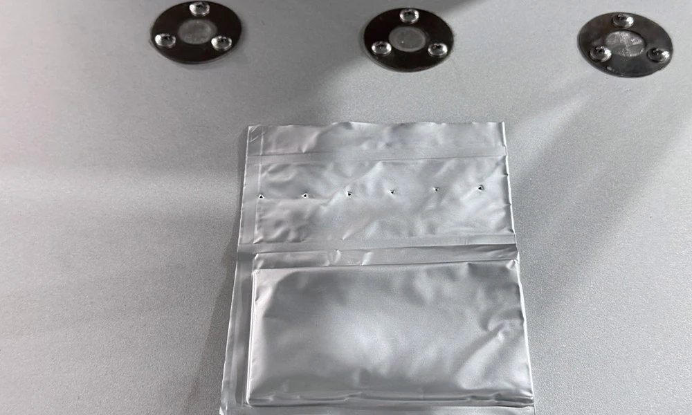 Pouch Cell Vacuum Pre-sealing, Final Sealing and Electrolyte Diffusion Three-in-One Machine