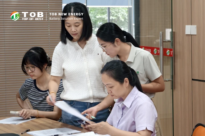 El Banco Agrícola de China abre cuentas bancarias en el sitio para los empleados de TOB NEW ENERGY